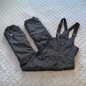 Vintage CB Sports Black Ski Suit / Snowsuit. Adjustable Straps. Zipper. Size M.